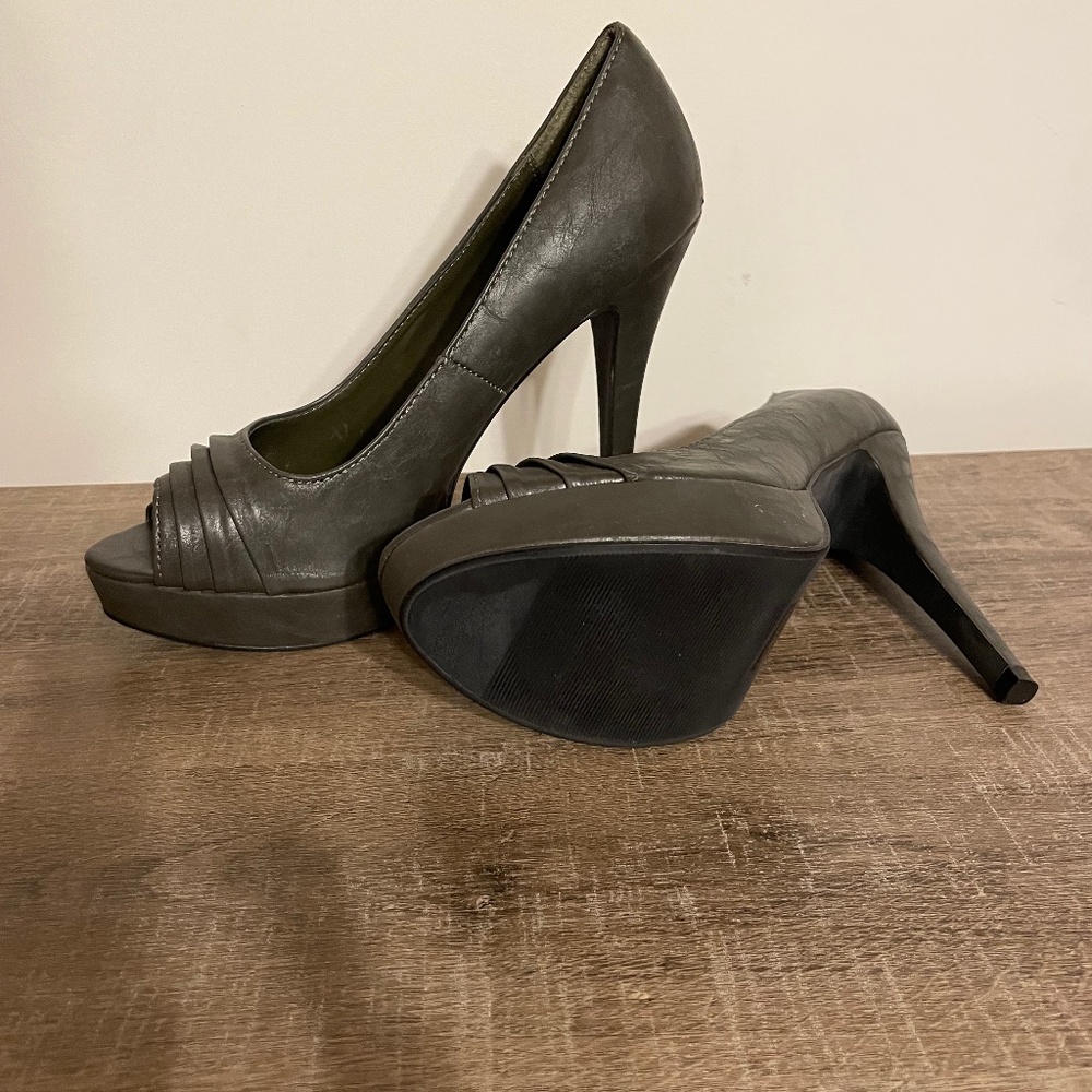 Olive stiletto pumps size 10